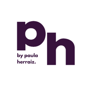 logotipo de la web de color morado oscuro sobre el fondo blanco